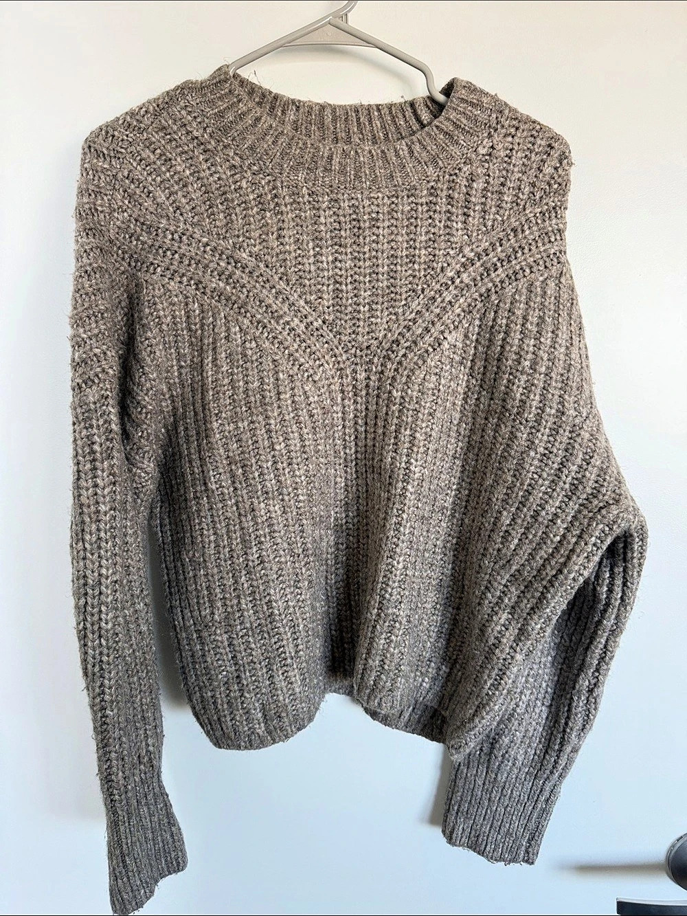 Abercrombie & Fitch Ribbed Crewneck Sweater in Gray Size Medium Like New